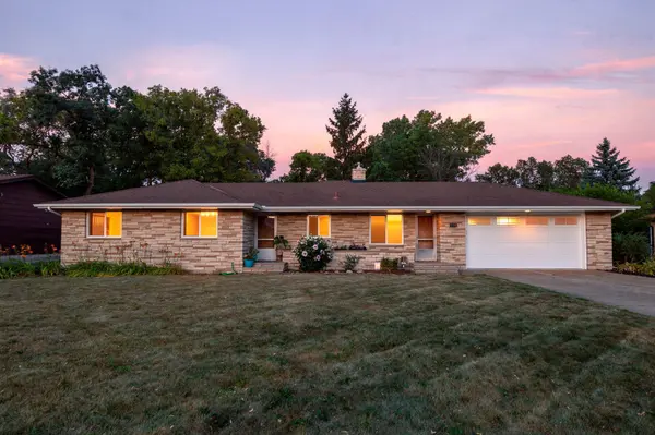 408 Woodland DR,  Burnsville,  MN 55337