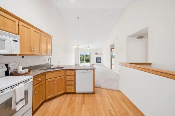 1805 Lakeridge WAY, Waconia, MN 55387