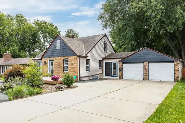 1266 Draper AVE, Roseville, MN 55113