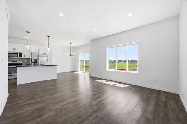 5555 Lori LN W, West Fargo, ND 58078