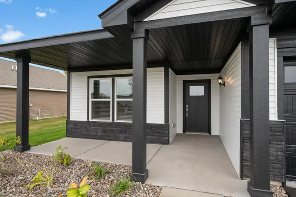 907 Sycamore PL N, Cambridge, MN 55008