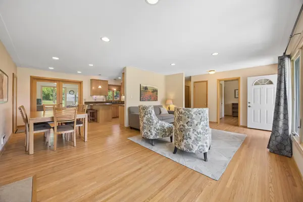 6204 Ashcroft LN, Edina, MN 55424