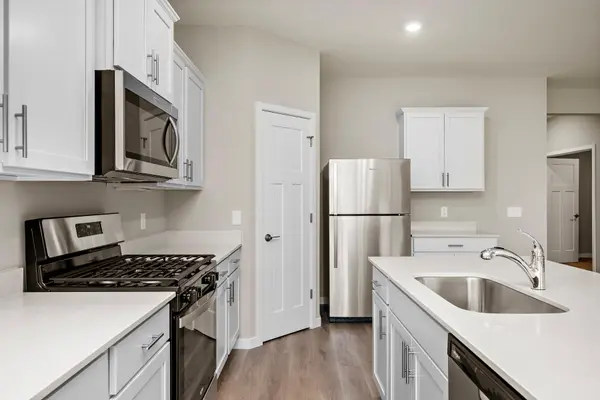 901 Spruce CIR N, Cambridge, MN 55008