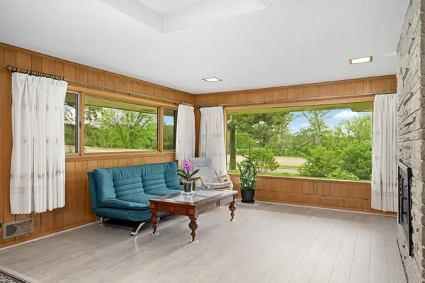 1495 County Road B2 W, Roseville, MN 55113