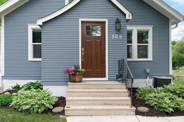 509 E Academy ST, Owatonna, MN 55060