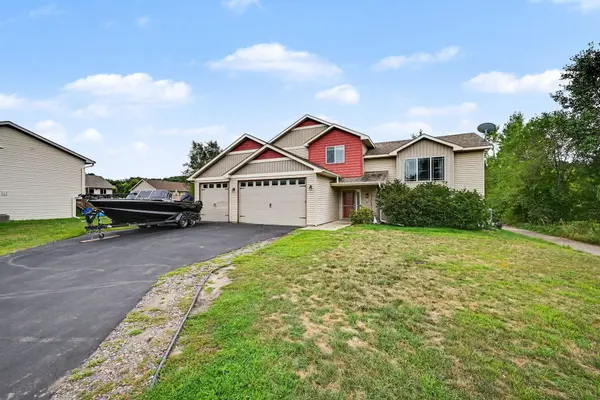 820 Kelly ST, Lino Lakes, MN 55014
