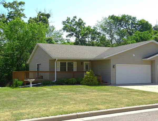 186 Country LN, Durand, WI 54736