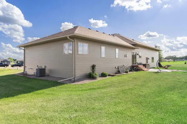 1920 Wolf Berry PL NE, Owatonna, MN 55060