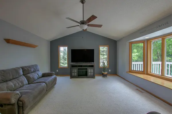 315 Sunset LN N, Cambridge, MN 55008