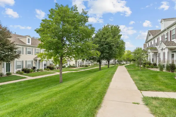 713 Cobblestone WAY, Shakopee, MN 55379