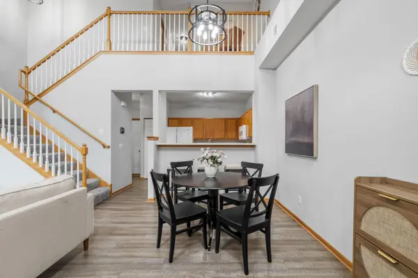 713 Cobblestone WAY, Shakopee, MN 55379