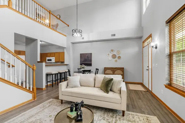 713 Cobblestone WAY, Shakopee, MN 55379