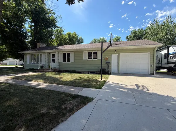 401 W Crawford ST, Luverne, MN 56156