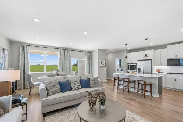 1712 Oak Creek DR, Chaska, MN 55318