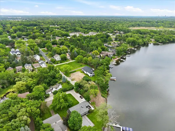 1184 Edgewater AVE, Arden Hills, MN 55112
