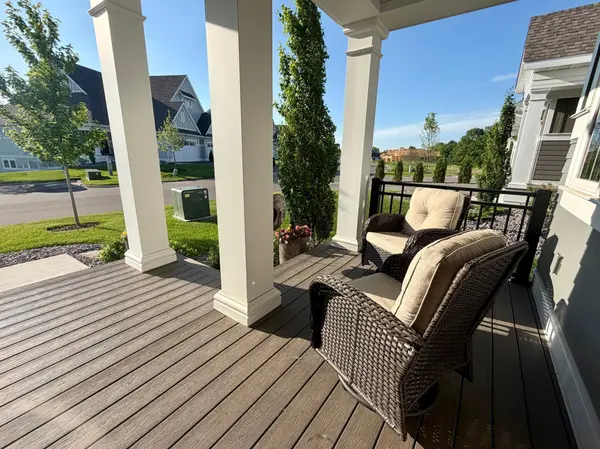83 Spring Farm RD, North Oaks, MN 55127