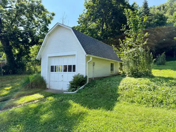 521 E 7th ST, Red Wing, MN 55066