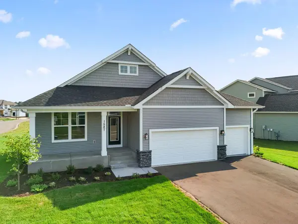 1587 Creekwood DR, New Richmond, WI 54017