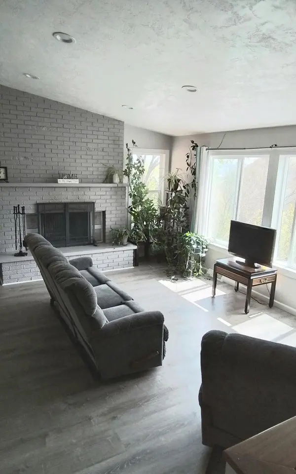 1596 Highwood DR, La Crescent, MN 55947