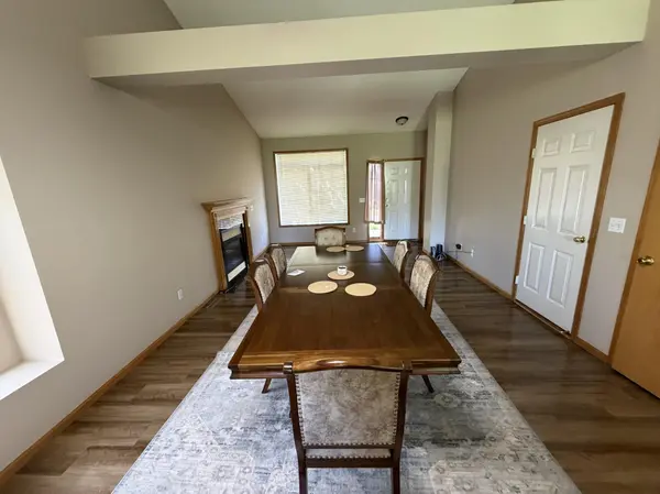 402 Creekside DR, Buffalo, MN 55313