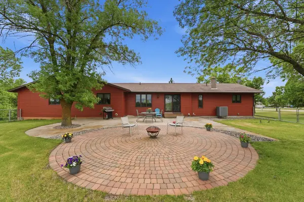23801 County Road 9 NE, New London, MN 56273