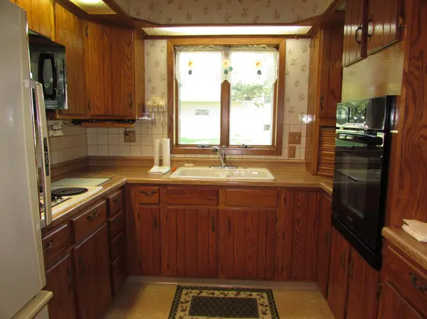 1522 Falcon DR, Fairmont, MN 56031