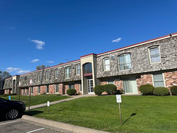 909 11th AVE S #8, Hopkins, MN 55343