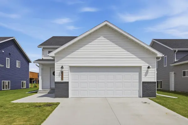 6321 Saint Ann AVE, Horace, ND 58047