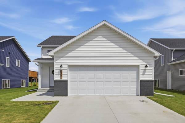 6321 Saint Ann AVE, Horace, ND 58047
