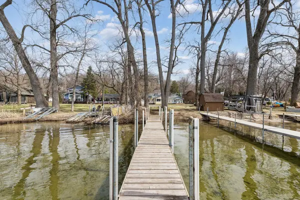 3046 Julia WAY, Mound, MN 55364