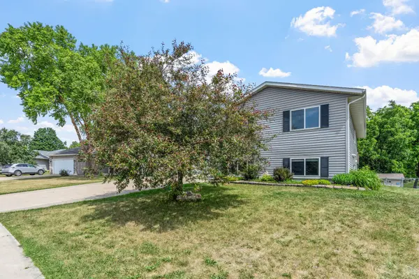 114 Lillie LN SE, Pine Island, MN 55963