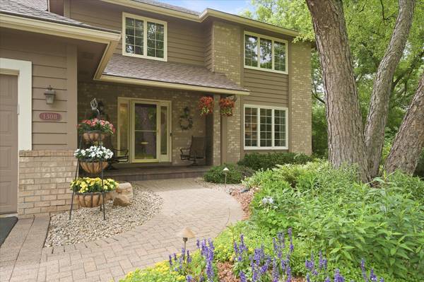 1308 Summit Oaks DR,  Burnsville,  MN 55337