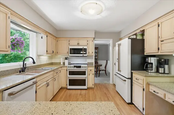 1308 Summit Oaks DR, Burnsville, MN 55337