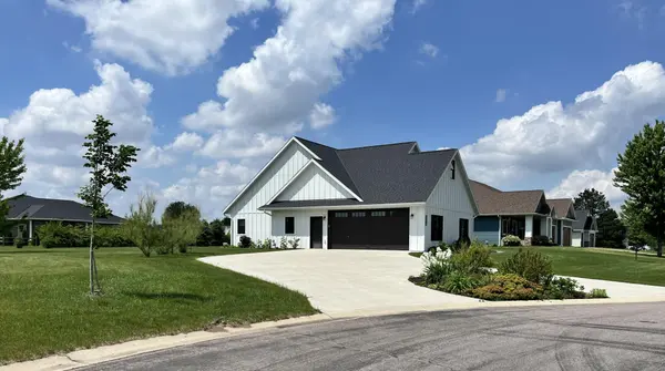 721 St James CIR, Litchfield, MN 55355