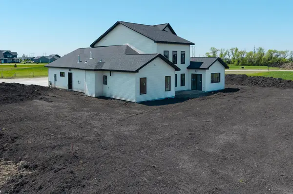4947 41 AVE N, Fargo, ND 58102