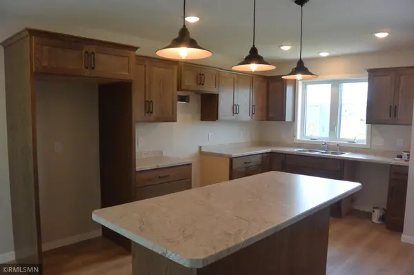 1506 Elsie DR N, Glencoe, MN 55336