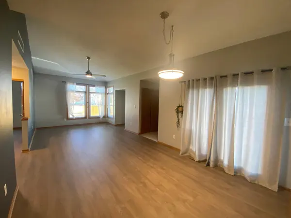 2217 Valleyhigh DR NW, Rochester, MN 55901