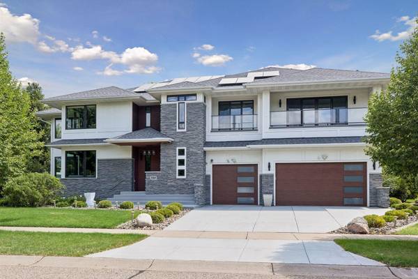 10964 Bentwater LN, Woodbury, MN 55129