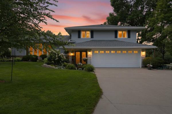 980 Lydia AVE W, Roseville, MN 55113
