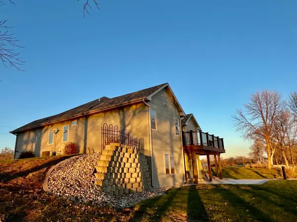83987 Ridge Creek Dr, Clinton, MN 56278