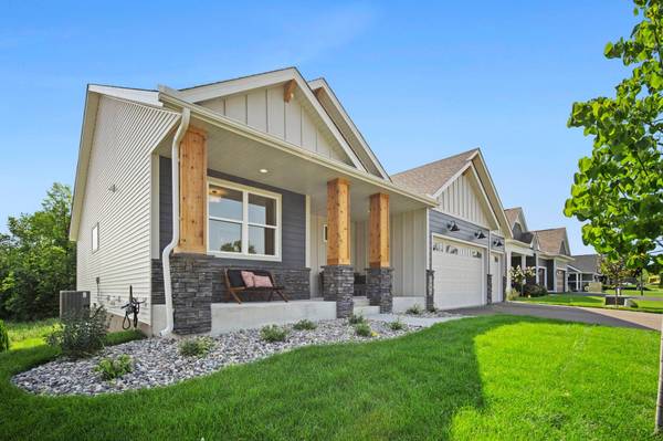 1884 Campfire DR W, Waconia, MN 55387