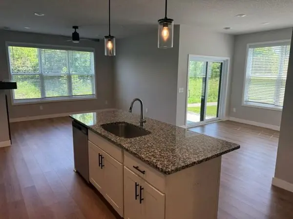 5385 Robinwood CT, Chaska, MN 55318