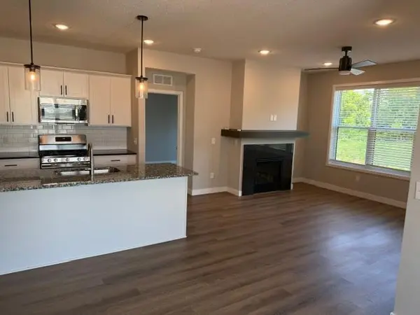 5385 Robinwood CT, Chaska, MN 55318
