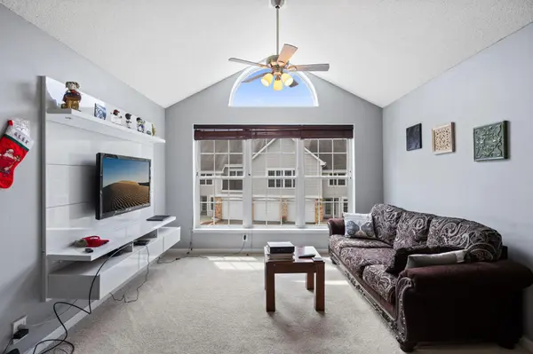 6010 Chasewood Pkwy #205, Minnetonka, MN 55343
