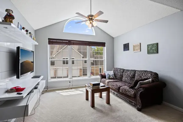 6010 Chasewood Pkwy #205, Minnetonka, MN 55343