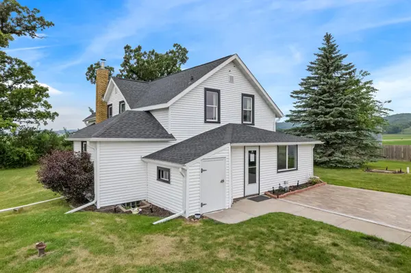 W22882 Little Tamarack RD, Galesville, WI 54630