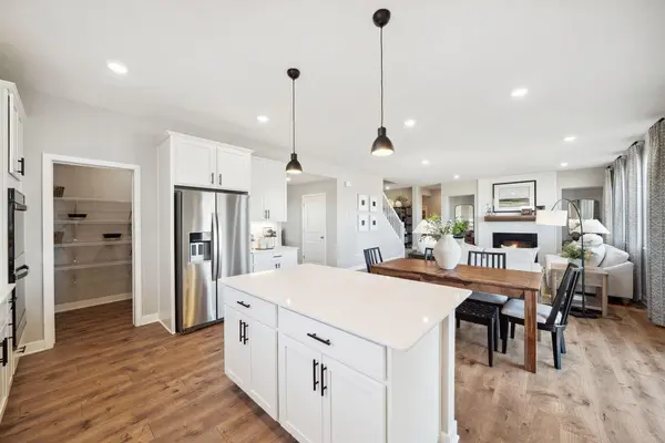 912 Foxglove TER, Waconia, MN 55387