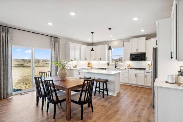 912 Foxglove TER, Waconia, MN 55387