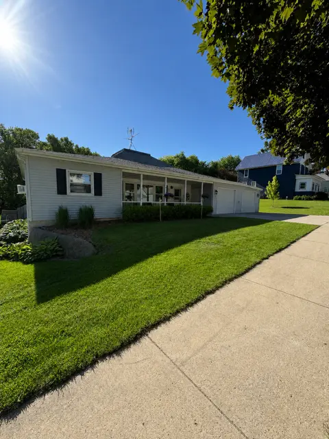109 S Griffin ST, Lakefield, MN 56150