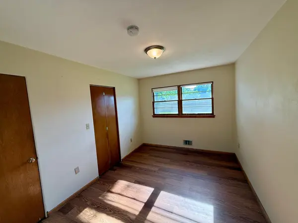 220 S 4th ST, Bird Island, MN 55310